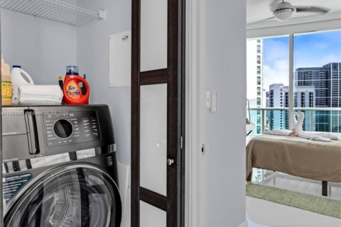 Condominio en alquiler en Miami, Florida, 2 dormitorios, 114.92 m2 № 1945857 - foto 23