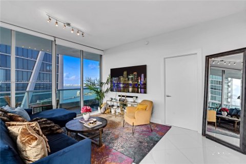 Condominio en alquiler en Miami, Florida, 2 dormitorios, 114.92 m2 № 1945857 - foto 3