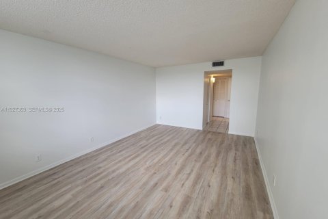 Condominio en alquiler en Aventura, Florida, 1 dormitorio, 85.28 m2 № 1990266 - foto 27