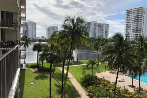 Condominio en alquiler en Aventura, Florida, 1 dormitorio, 85.28 m2 № 1990266 - foto 16