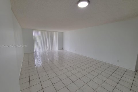 Condominio en alquiler en Aventura, Florida, 1 dormitorio, 85.28 m2 № 1990266 - foto 13