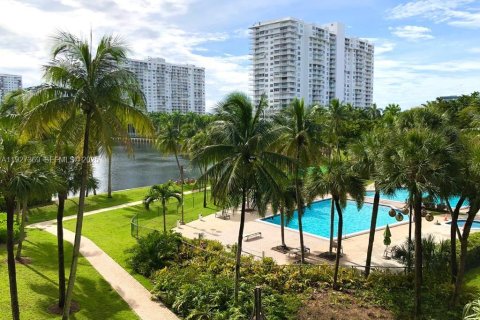 Condominio en alquiler en Aventura, Florida, 1 dormitorio, 85.28 m2 № 1990266 - foto 15