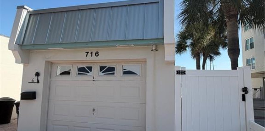 Townhouse in Clearwater, Florida 2 bedrooms, 145.48 sq.m. № 2234645