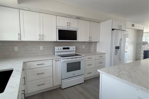 Townhouse in Clearwater, Florida 2 bedrooms, 145.48 sq.m. № 2234645 - photo 5
