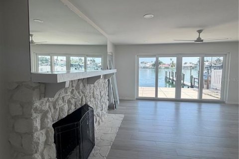 Townhouse in Clearwater, Florida 2 bedrooms, 145.48 sq.m. № 2234645 - photo 17