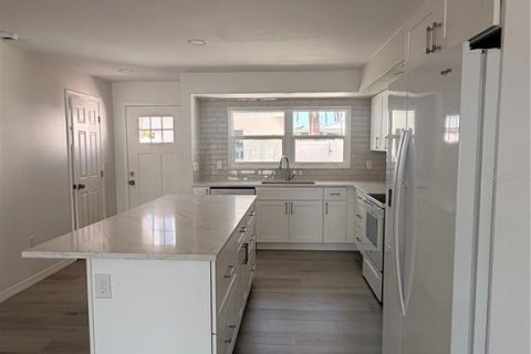 Townhouse in Clearwater, Florida 2 bedrooms, 145.48 sq.m. № 2234645 - photo 24