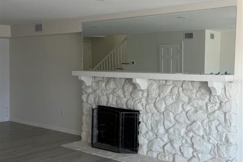 Townhouse in Clearwater, Florida 2 bedrooms, 145.48 sq.m. № 2234645 - photo 13