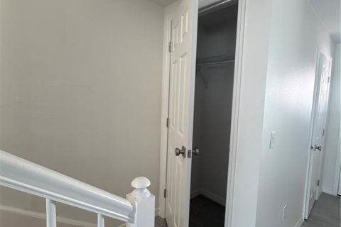 Townhouse in Clearwater, Florida 2 bedrooms, 145.48 sq.m. № 2234645 - photo 9
