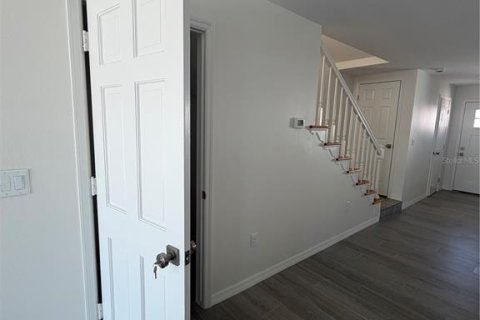 Townhouse in Clearwater, Florida 2 bedrooms, 145.48 sq.m. № 2234645 - photo 11