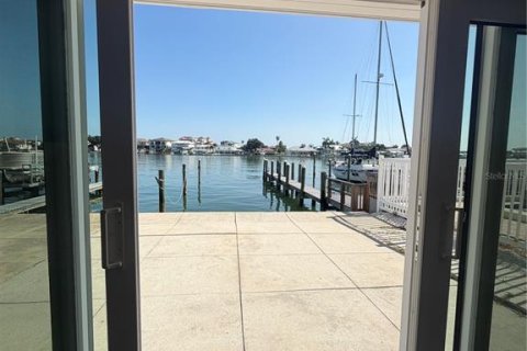 Townhouse in Clearwater, Florida 2 bedrooms, 145.48 sq.m. № 2234645 - photo 14