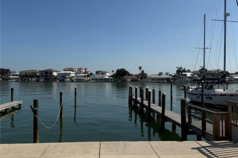 Townhouse in Clearwater, Florida 2 bedrooms, 145.48 sq.m. № 2234645 - photo 15