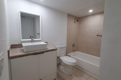 Copropriété à louer à Doral, Floride: 2 chambres, 92.16 m2 № 1930517 - photo 12