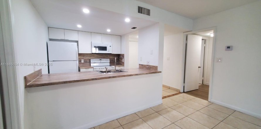Condo à Doral, Floride, 2 chambres  № 1930517