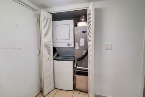 Copropriété à louer à Doral, Floride: 2 chambres, 92.16 m2 № 1930517 - photo 10