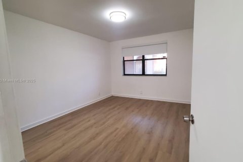 Copropriété à louer à Doral, Floride: 2 chambres, 92.16 m2 № 1930517 - photo 13