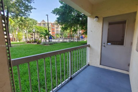 Copropriété à louer à Doral, Floride: 2 chambres, 92.16 m2 № 1930517 - photo 15