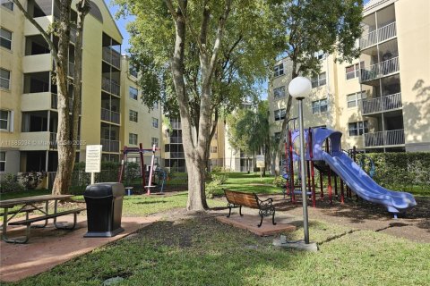 Copropriété à louer à Doral, Floride: 2 chambres, 92.16 m2 № 1930517 - photo 24