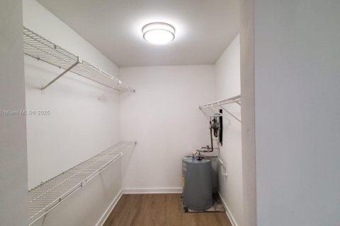 Copropriété à louer à Doral, Floride: 2 chambres, 92.16 m2 № 1930517 - photo 9