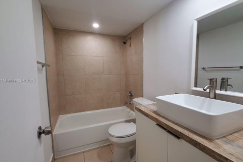 Copropriété à louer à Doral, Floride: 2 chambres, 92.16 m2 № 1930517 - photo 5