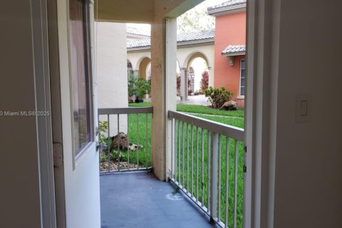 Copropriété à louer à Doral, Floride: 2 chambres, 92.16 m2 № 1930517 - photo 14