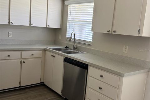 Casa en alquiler en Orlando, Florida, 3 dormitorios, 112.23 m2 № 1881260 - foto 4