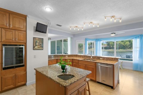 House in Tampa, Florida 5 bedrooms, 384.99 sq.m. № 2166191 - photo 17