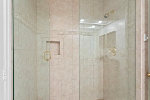 House in Tampa, Florida 5 bedrooms, 384.99 sq.m. № 2166191 - photo 27