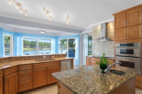 House in Tampa, Florida 5 bedrooms, 384.99 sq.m. № 2166191 - photo 18