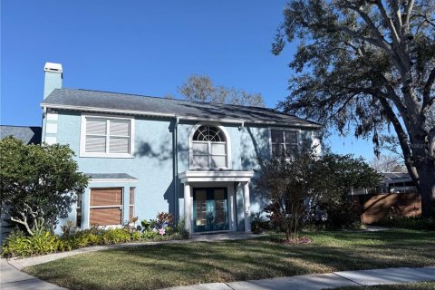 House in Tampa, Florida 5 bedrooms, 384.99 sq.m. № 2166191
