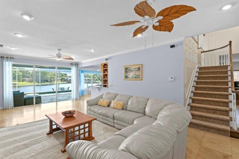 House in Tampa, Florida 5 bedrooms, 384.99 sq.m. № 2166191 - photo 7