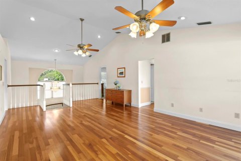 House in Tampa, Florida 5 bedrooms, 384.99 sq.m. № 2166191 - photo 9