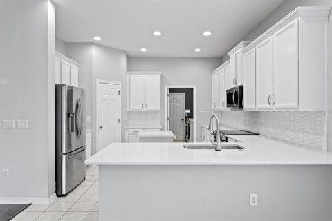 House in Lutz, Florida 4 bedrooms, 295.62 sq.m. № 1657516 - photo 12