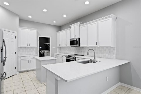 House in Lutz, Florida 4 bedrooms, 295.62 sq.m. № 1657516 - photo 13