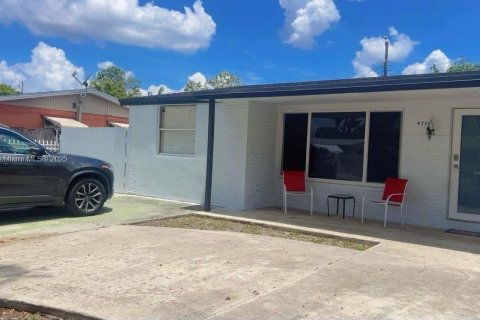 House in Miami Gardens, Florida 4 bedrooms, 210.89 sq.m. № 1947117 - photo 10