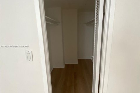 Copropriété à louer à Hollywood, Floride: 1 chambre, 82.03 m2 № 1996537 - photo 5