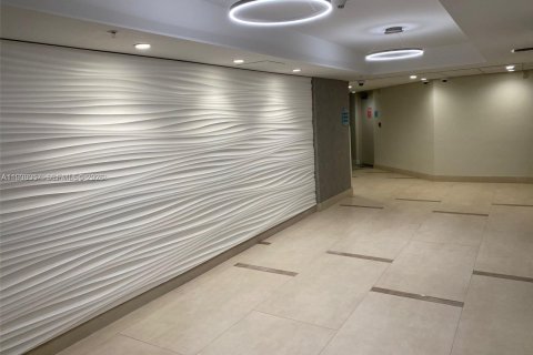 Copropriété à louer à Hollywood, Floride: 1 chambre, 82.03 m2 № 1996537 - photo 11