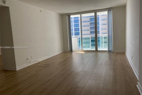 Copropriété à louer à Hollywood, Floride: 1 chambre, 82.03 m2 № 1996537 - photo 3