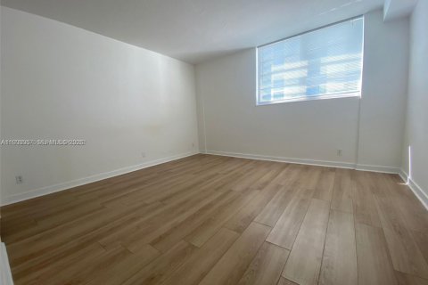 Copropriété à louer à Hollywood, Floride: 1 chambre, 82.03 m2 № 1996537 - photo 4
