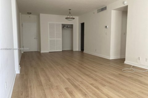 Copropriété à louer à Hollywood, Floride: 1 chambre, 82.03 m2 № 1996537 - photo 6