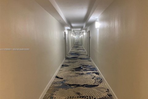 Copropriété à louer à Hollywood, Floride: 1 chambre, 82.03 m2 № 1996537 - photo 10