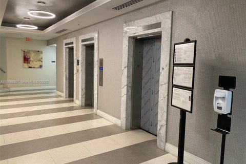 Copropriété à louer à Hollywood, Floride: 1 chambre, 82.03 m2 № 1996537 - photo 9