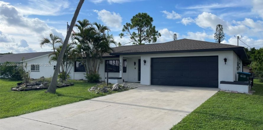 House in Cape Coral, Florida 3 bedrooms, 131.46 sq.m. № 1830348