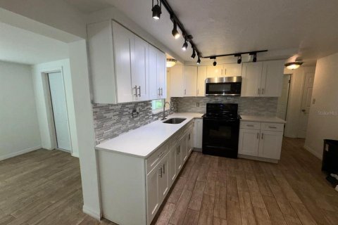 House in Holiday, Florida 2 bedrooms, 147.71 sq.m. № 2157740 - photo 21