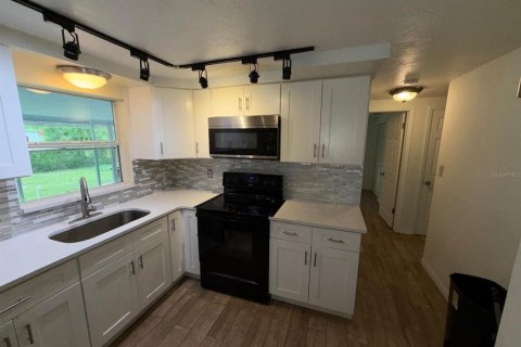 House in Holiday, Florida 2 bedrooms, 147.71 sq.m. № 2157740 - photo 27