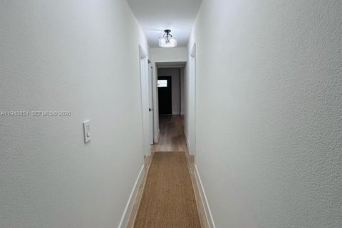 Casa en alquiler en Miami, Florida, 4 dormitorios, 185.8 m2 № 2059951 - foto 19