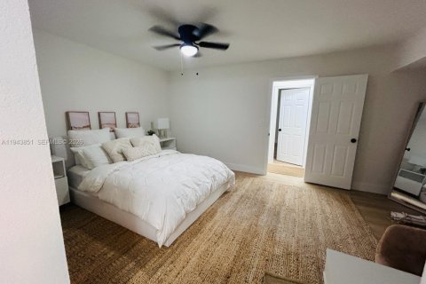 Casa en alquiler en Miami, Florida, 4 dormitorios, 185.8 m2 № 2059951 - foto 15