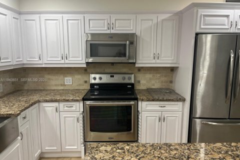 Casa en alquiler en Miami, Florida, 4 dormitorios, 185.8 m2 № 2059951 - foto 3