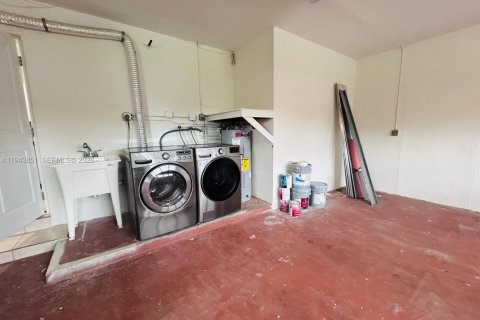 Casa en alquiler en Miami, Florida, 4 dormitorios, 185.8 m2 № 2059951 - foto 22