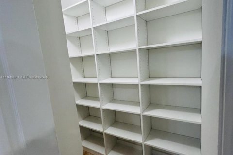 Casa en alquiler en Miami, Florida, 4 dormitorios, 185.8 m2 № 2059951 - foto 20