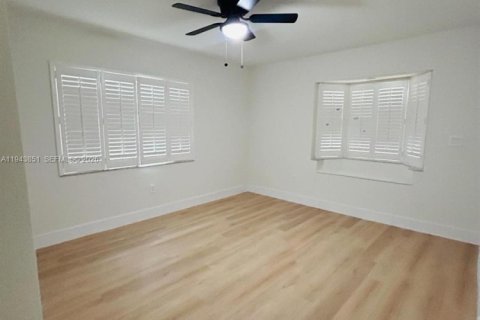 Casa en alquiler en Miami, Florida, 4 dormitorios, 185.8 m2 № 2059951 - foto 11